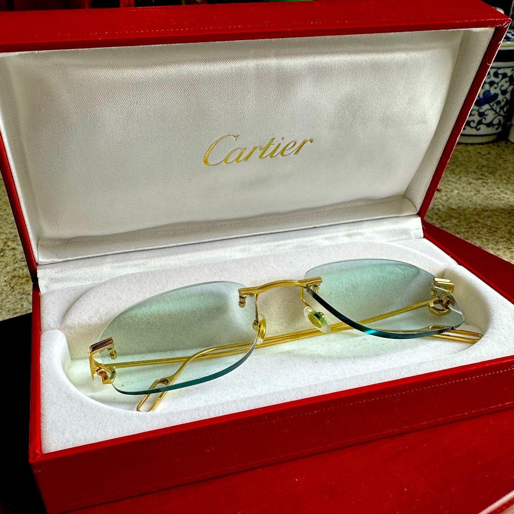 Authentic Cartier Rx +2.25 single vision transition blue glasses sunglasses case